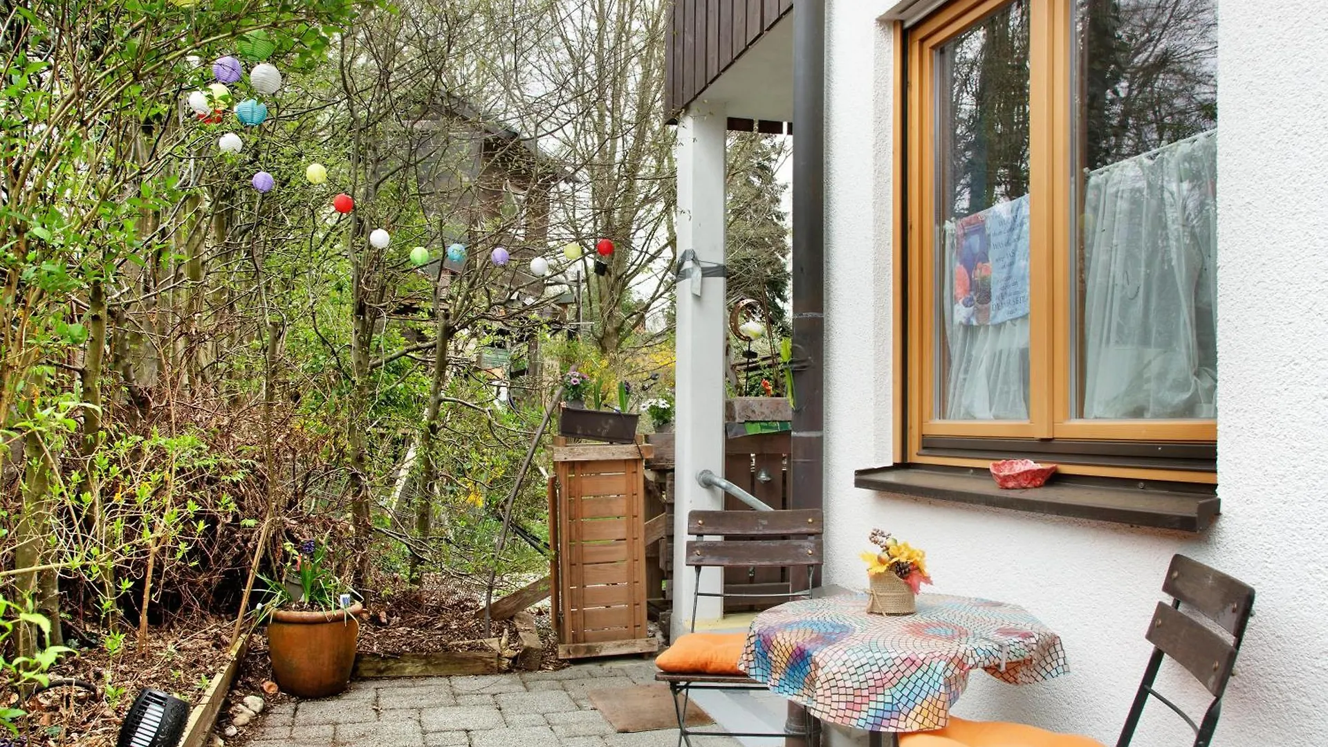 Milchtuetenzimmer - Upcycling contacts