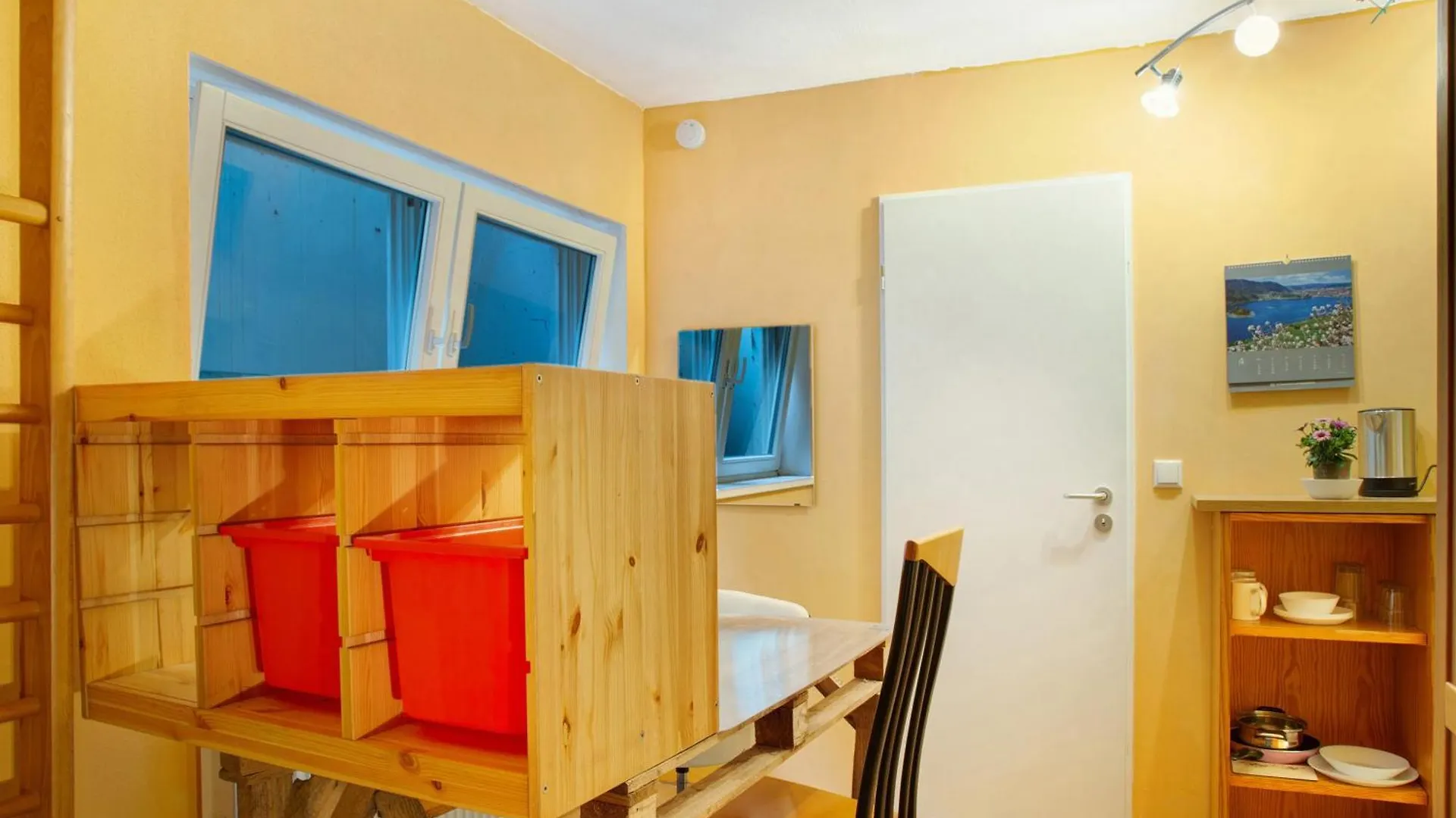 Milchtuetenzimmer - Upcycling Grunwald Apartment